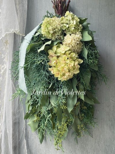 タンポポアナベル茎付き５本セットと秋色紫陽花とクリスマスローズのスワッグ 不意打ちの出会い＞紫陽花アナベル・ネべリア・フィリカの